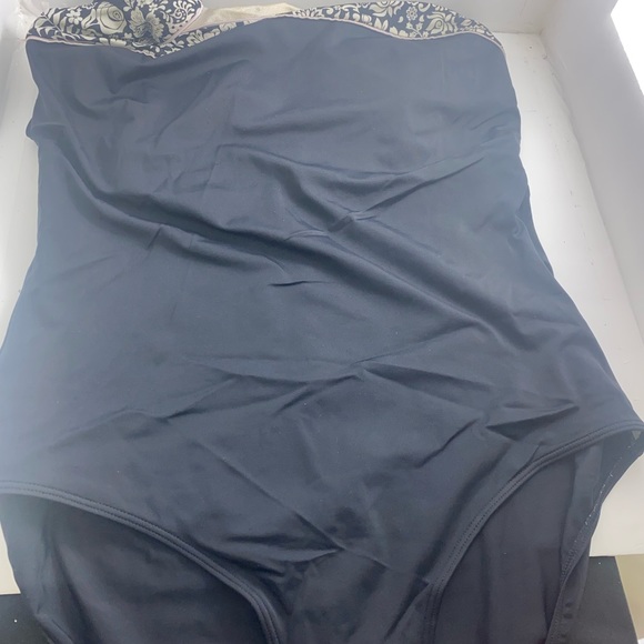 It Figures Plus Size Full Coverage Big Bust Swimsuit - Picture 3 of 9